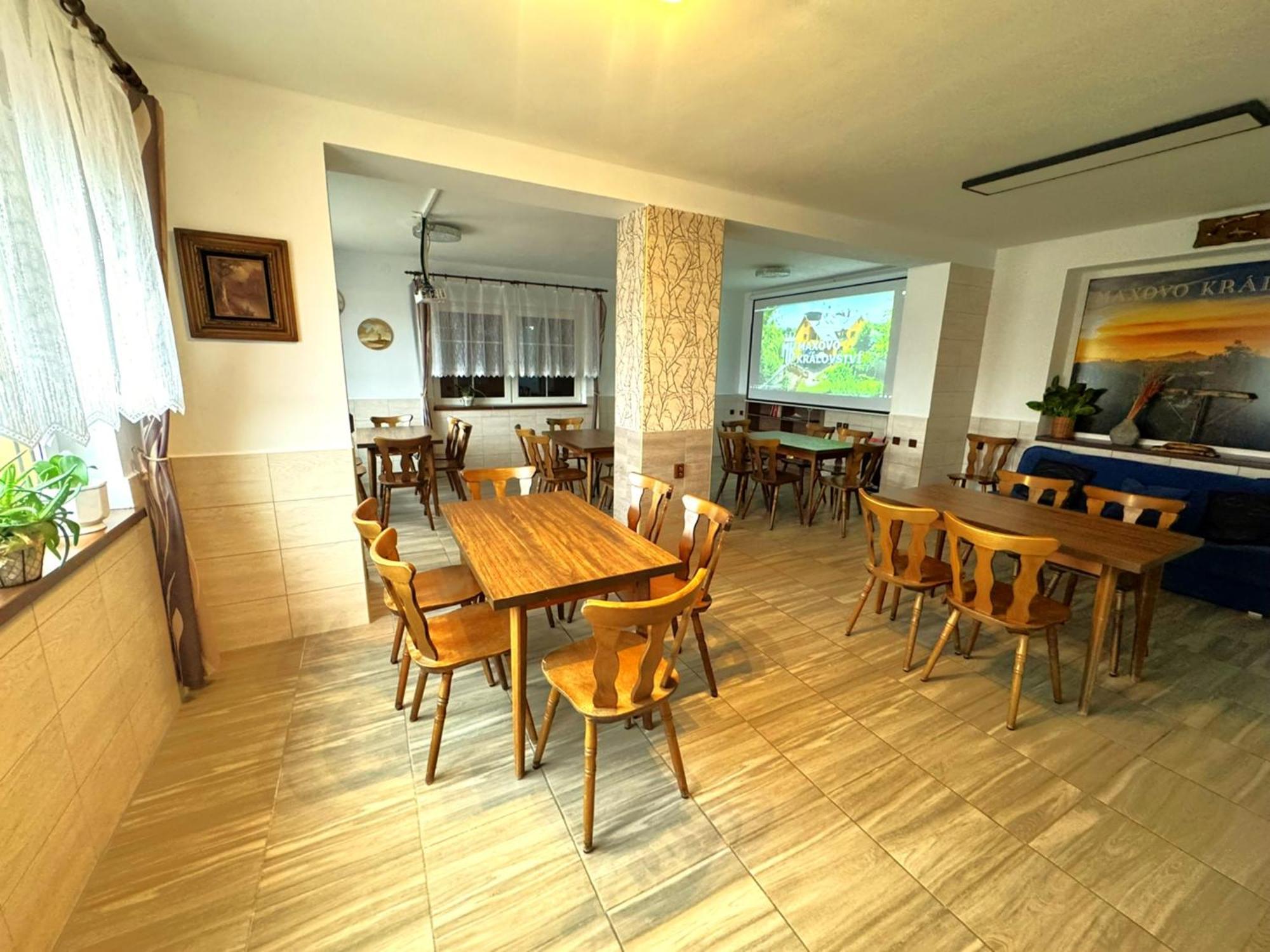 Maxovo Kralovstvi Apartment Rovensko pod Troskami Exterior photo